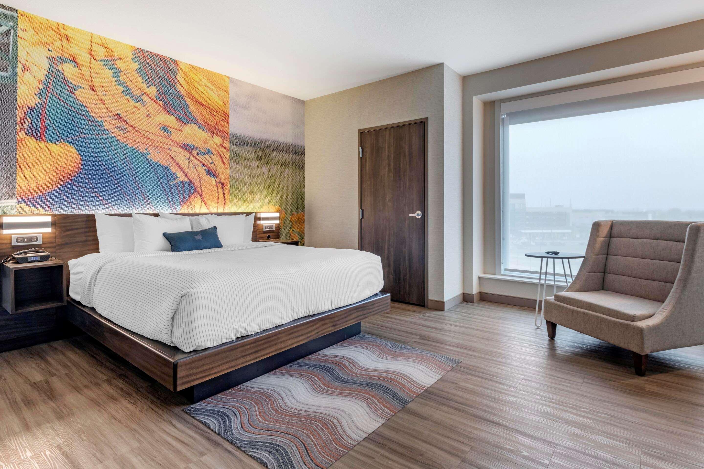 UPGRADE, EFFICIENCY, SUITE, KING BED