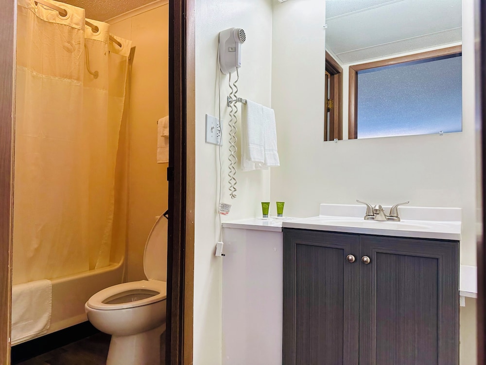 Bayshore Inn 39/40