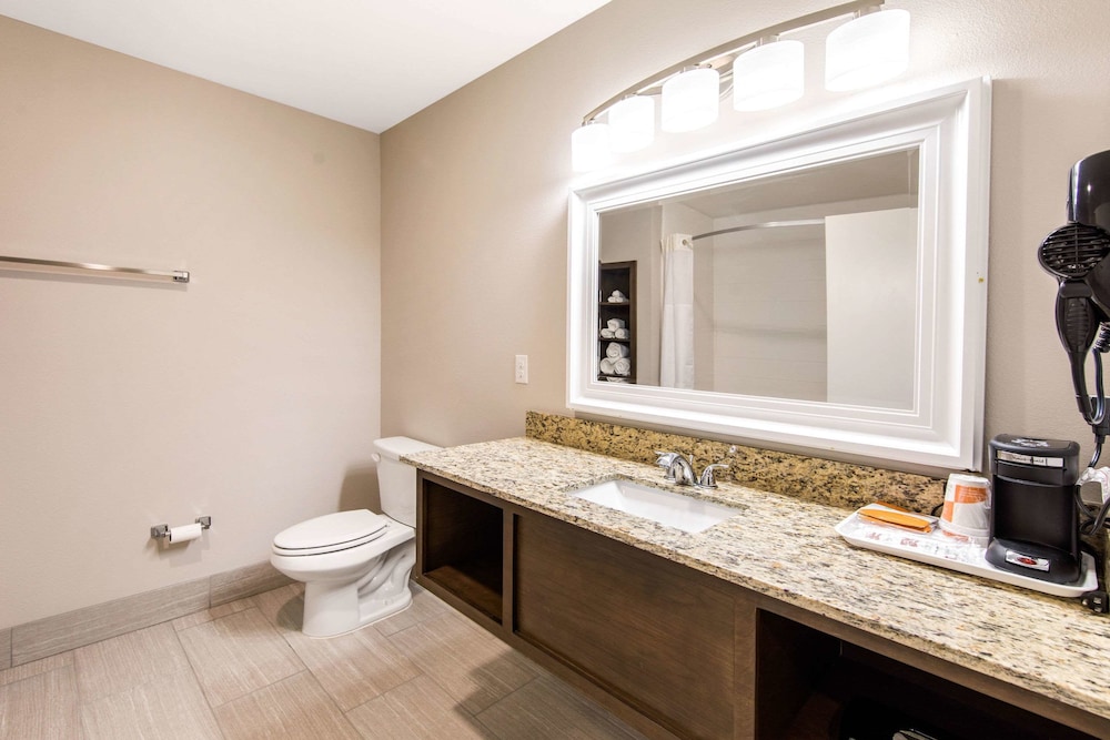 Quality Inn & Suites Carlsbad Caverns Area 24/44