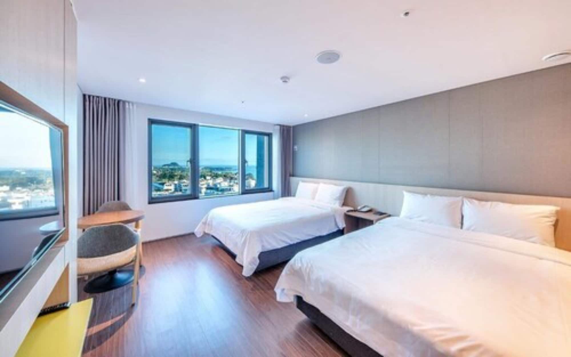 FAMILY, TWIN BEDS