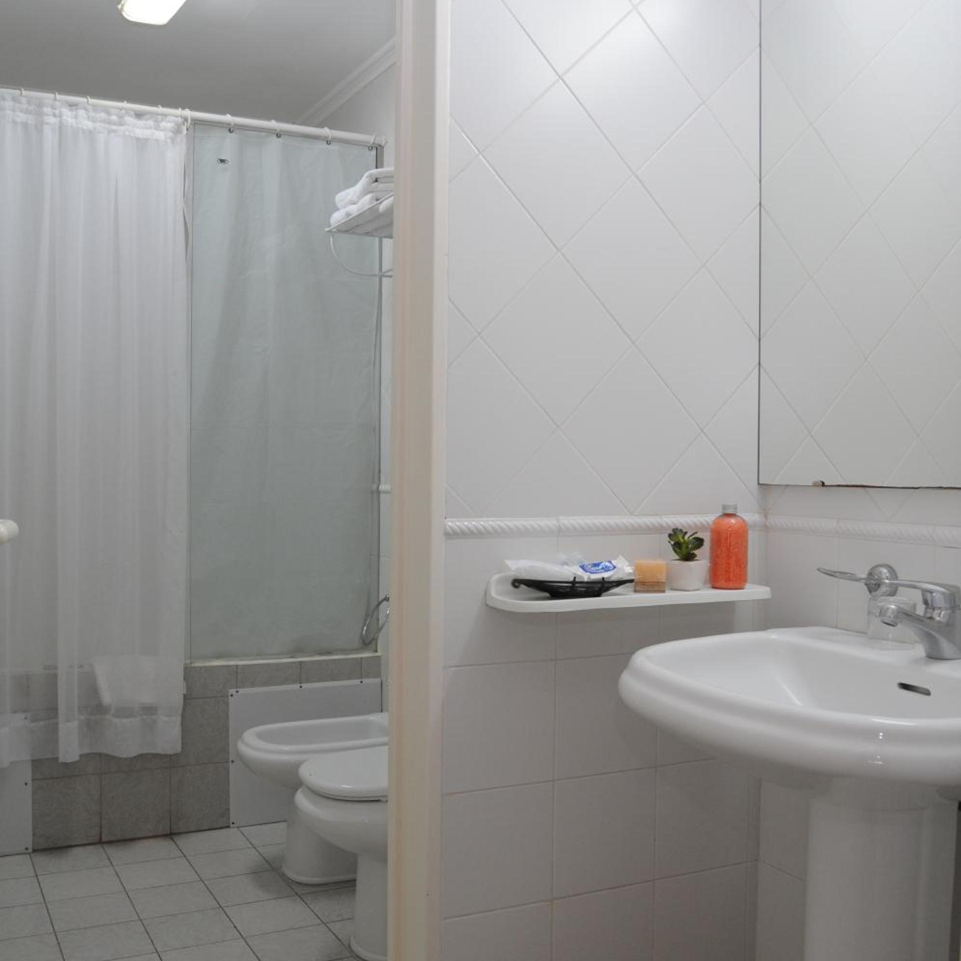 Parra Hotel and Suites 27/27