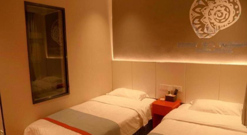 Shell Hebi Qi County Qi River Road Hotel 21/44