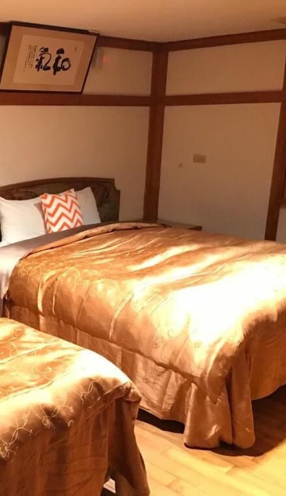 River Hotel 10/45