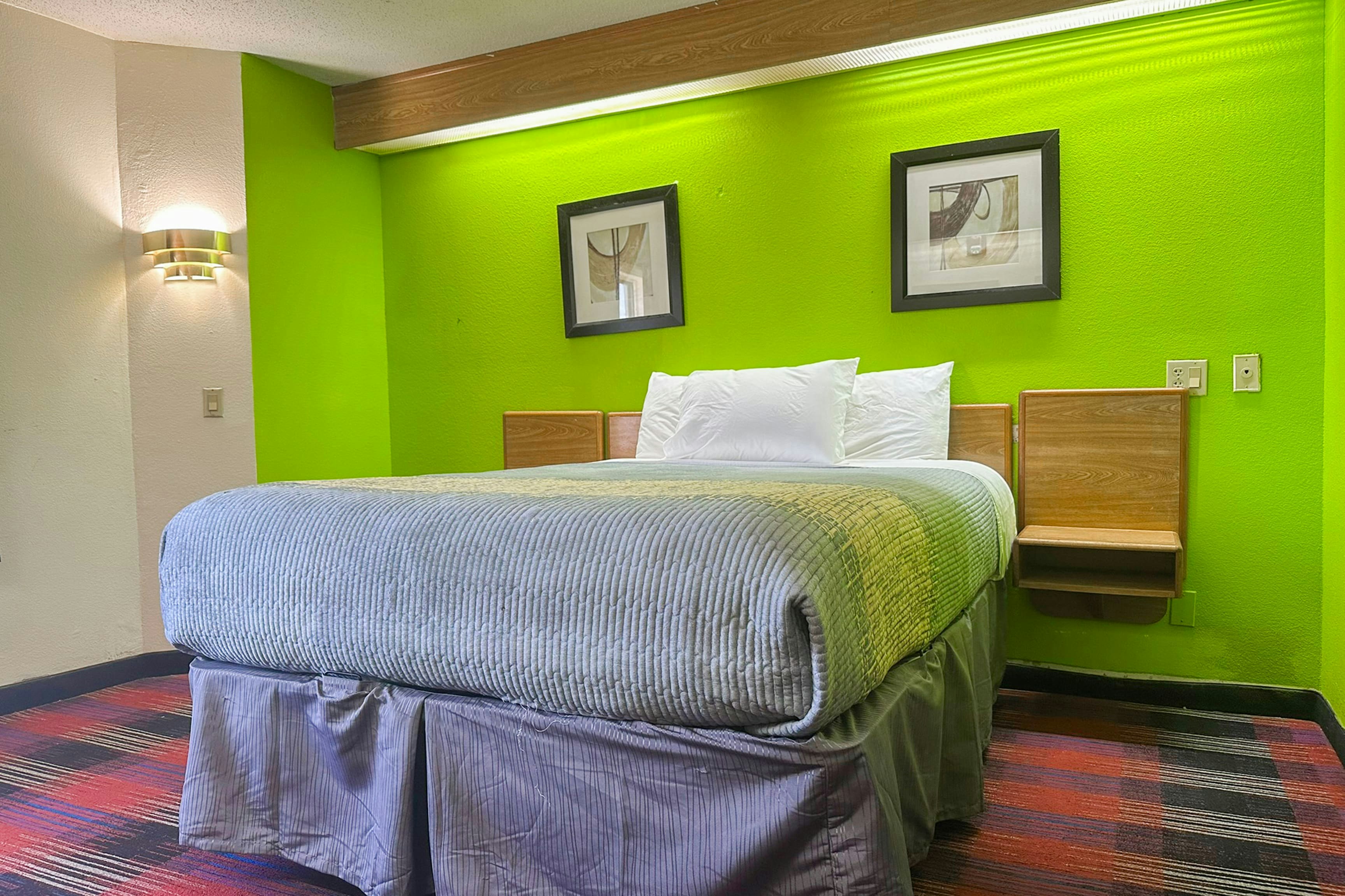 ROOM, KING BED
