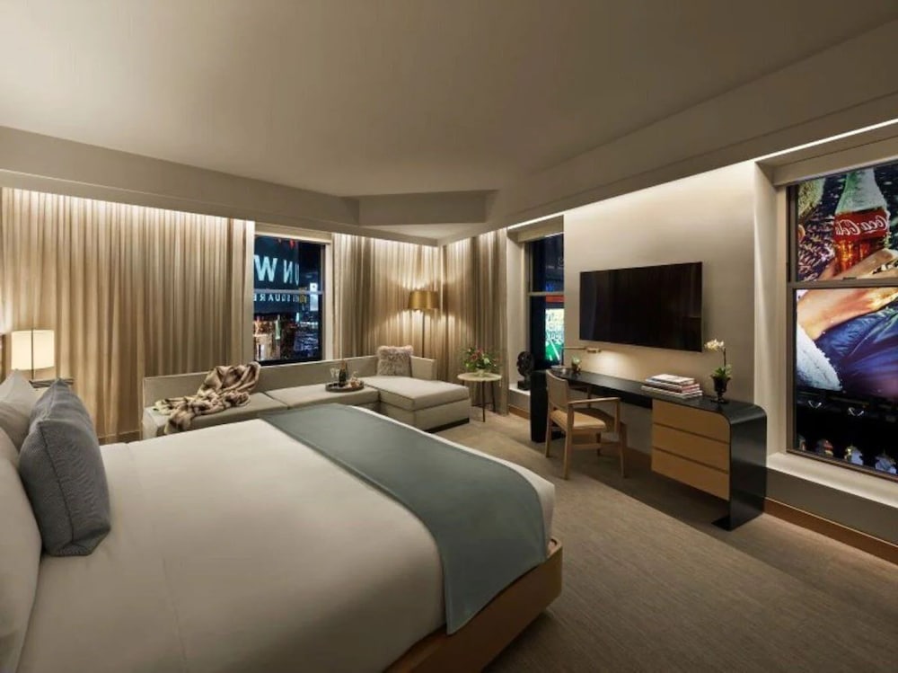 JUNIOR SUITE, STUDIO, CITY VIEW, CORNER