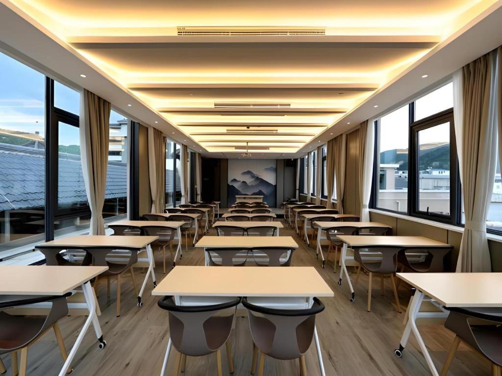 Magnotel (Luanchuan Changchun Road Cross Street) 28/33