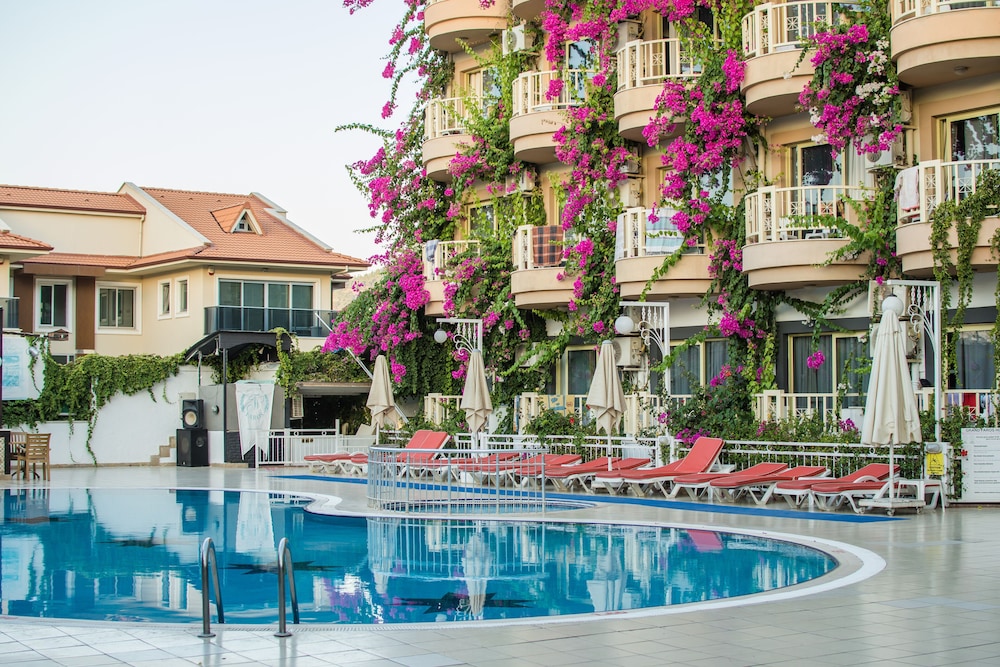 Faros Grand Hotel 43/48