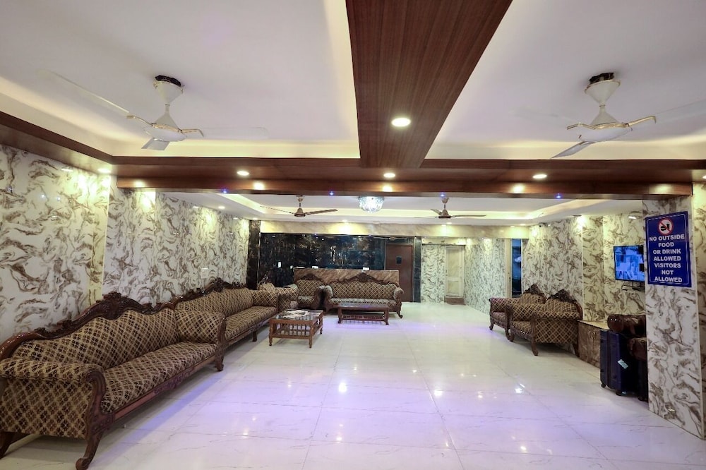 Hotel The Paramont Delhi 46/50