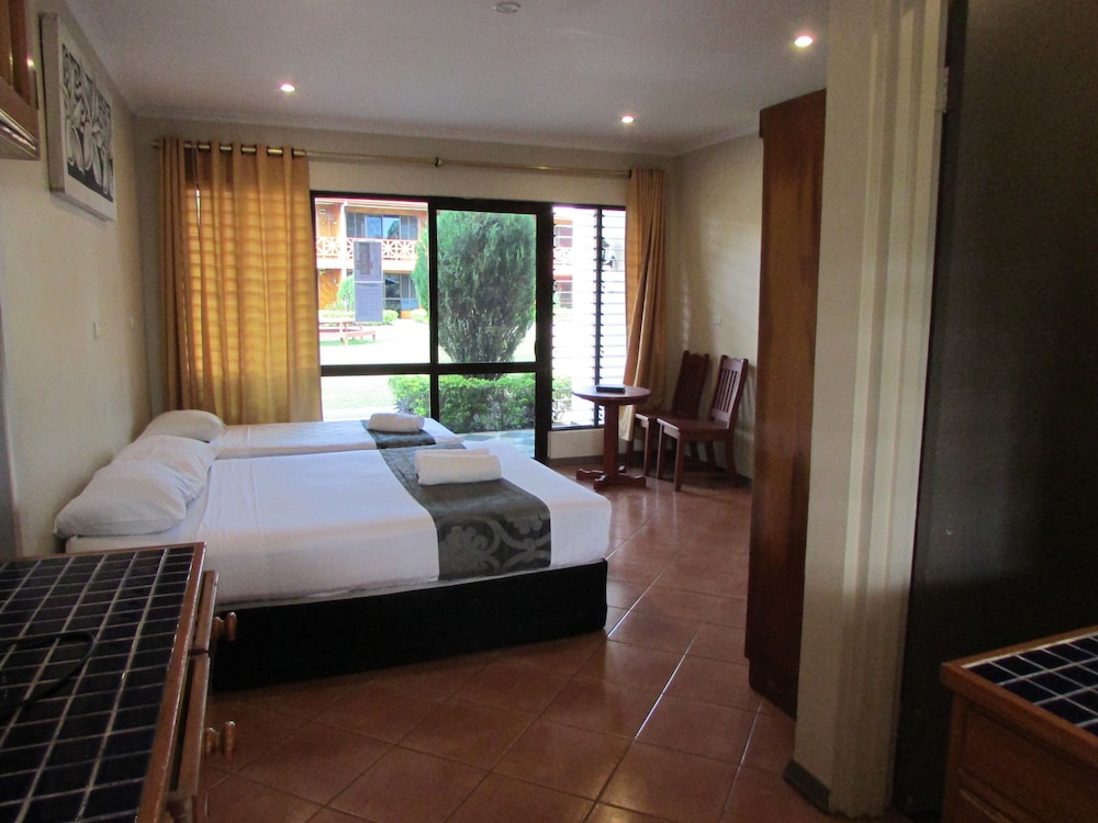 Wailoaloa Beach Resort Fiji 17/76