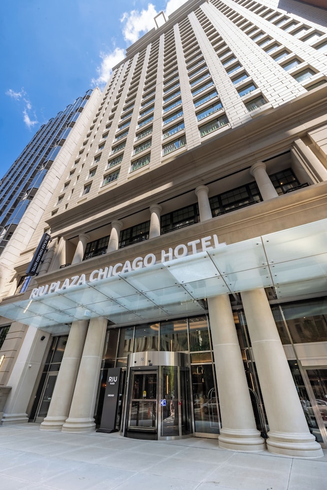 RIU Plaza Chicago 3/50