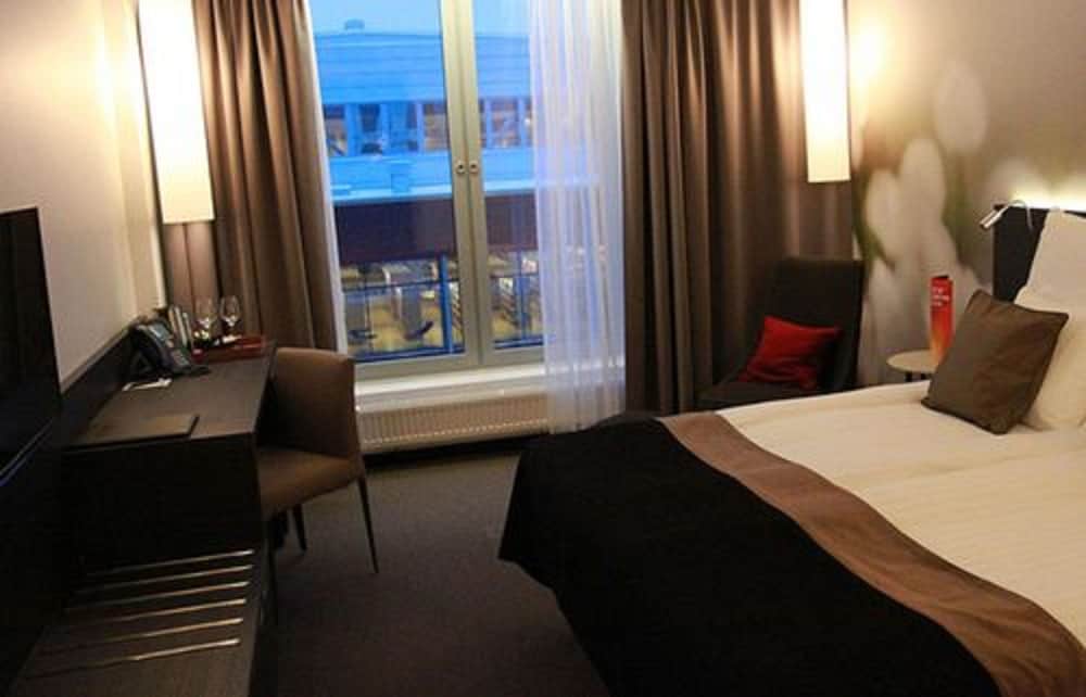 Clarion Hotel Sense 10/48