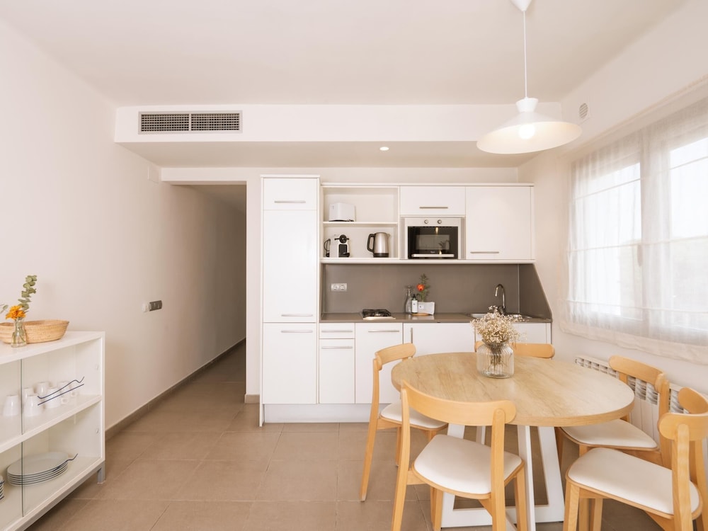 Castellmar Apartments 46/57
