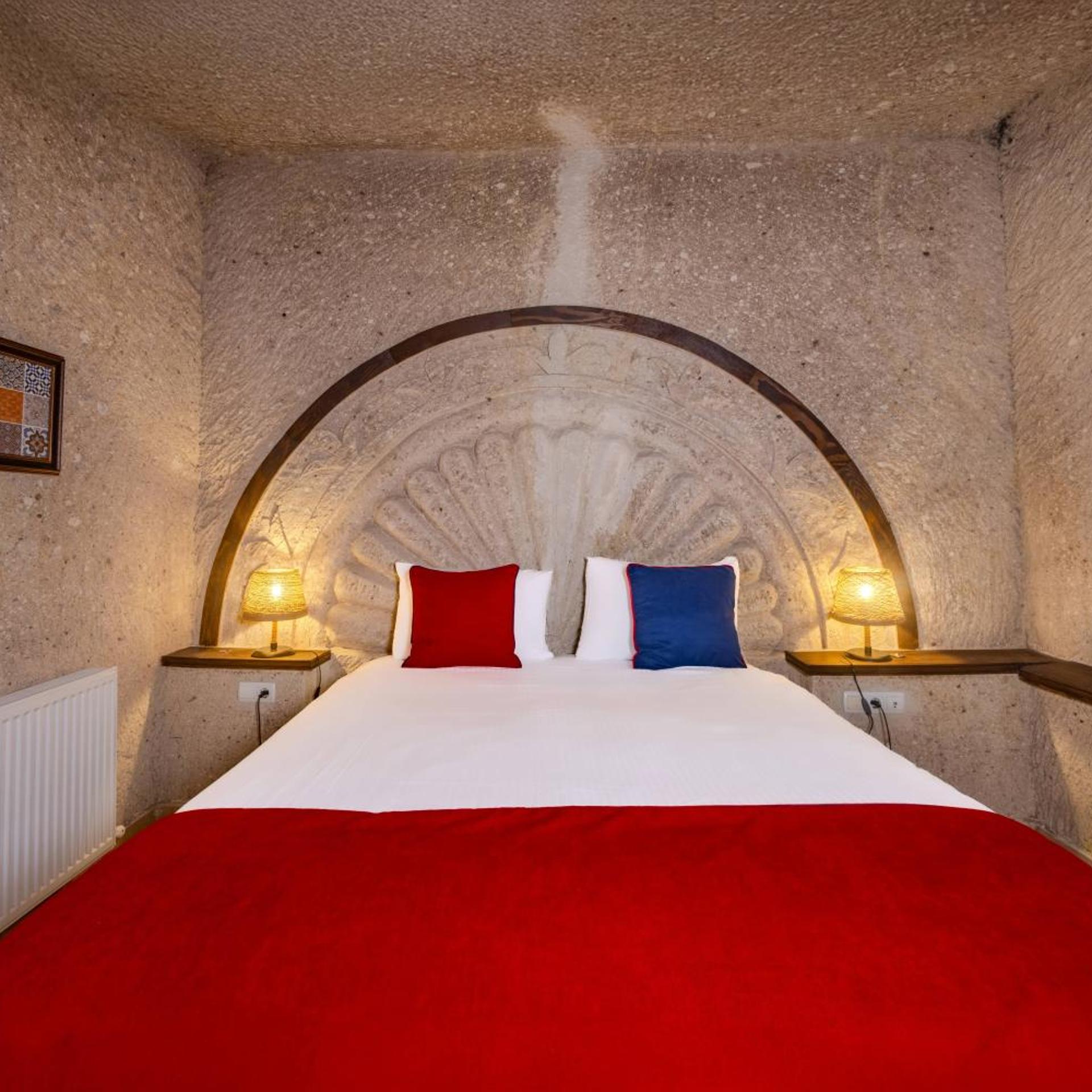 Cave, Junior Suite, Hot Tub