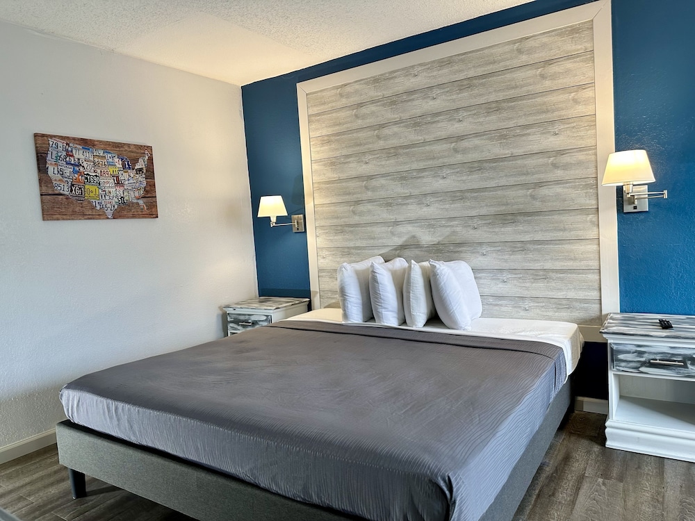 Ozark Inn & Suites 8/27
