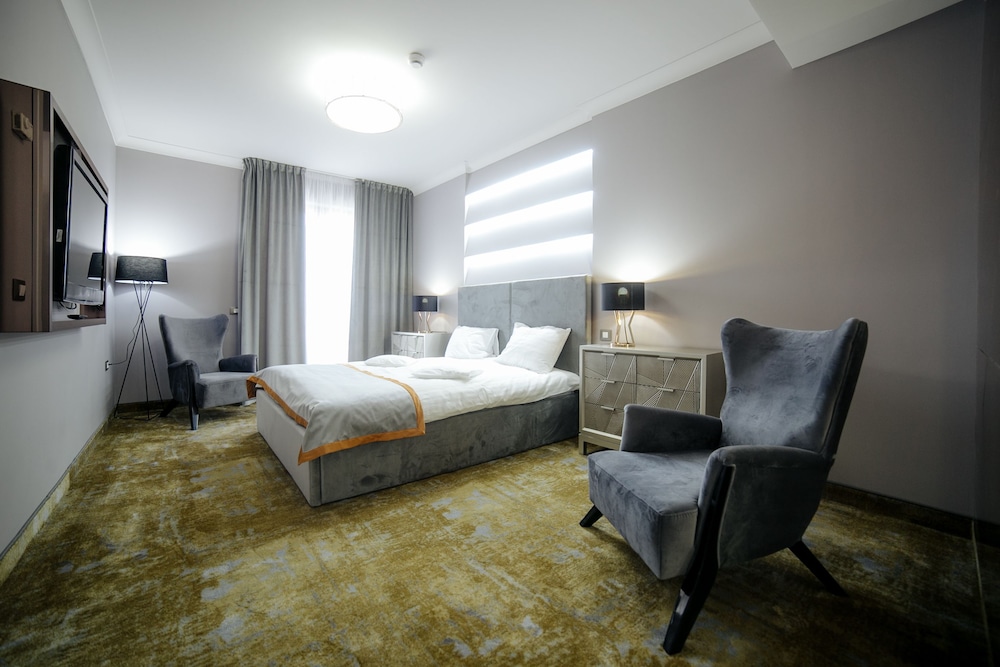 ROYAL CLASSIC HOTEL 11/44