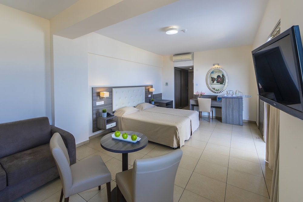 TOFINIS HOTEL 42/54