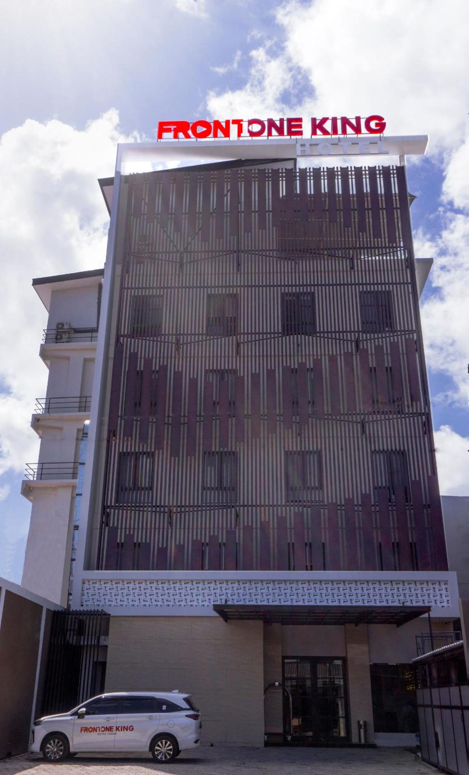 Front One King Hotel Tuban 3/68