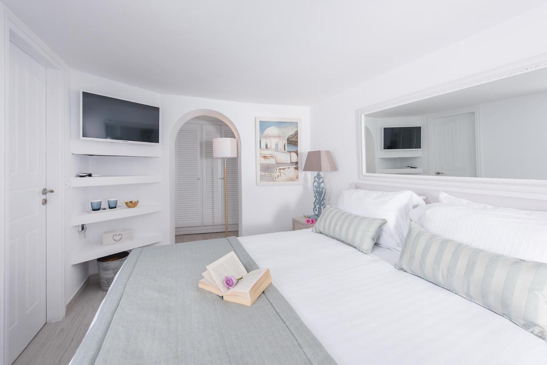 Deluxe, Double Bed, Lateral Side Sea View
