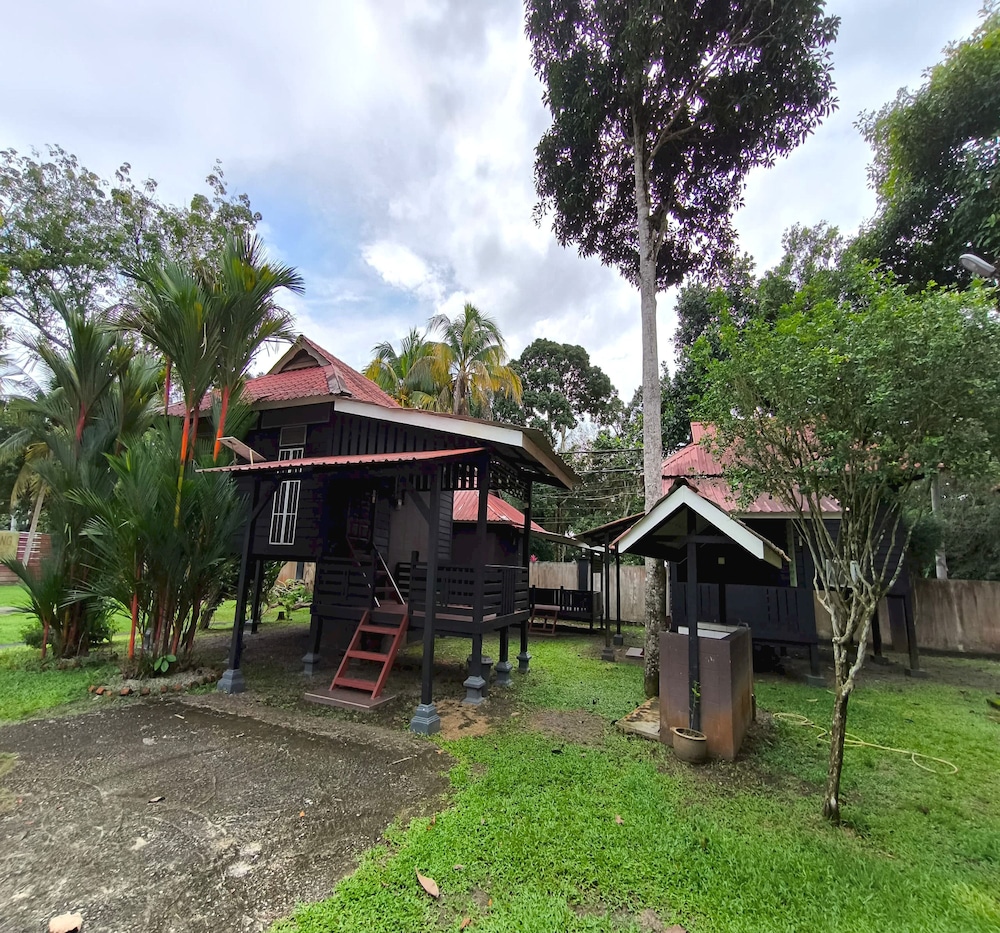 OYO 90906 Rumah Rehat Awana 42/45