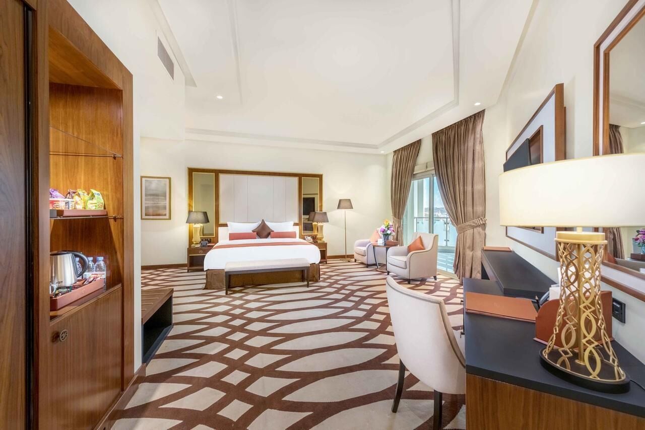 Topaz, Suite, King Bed