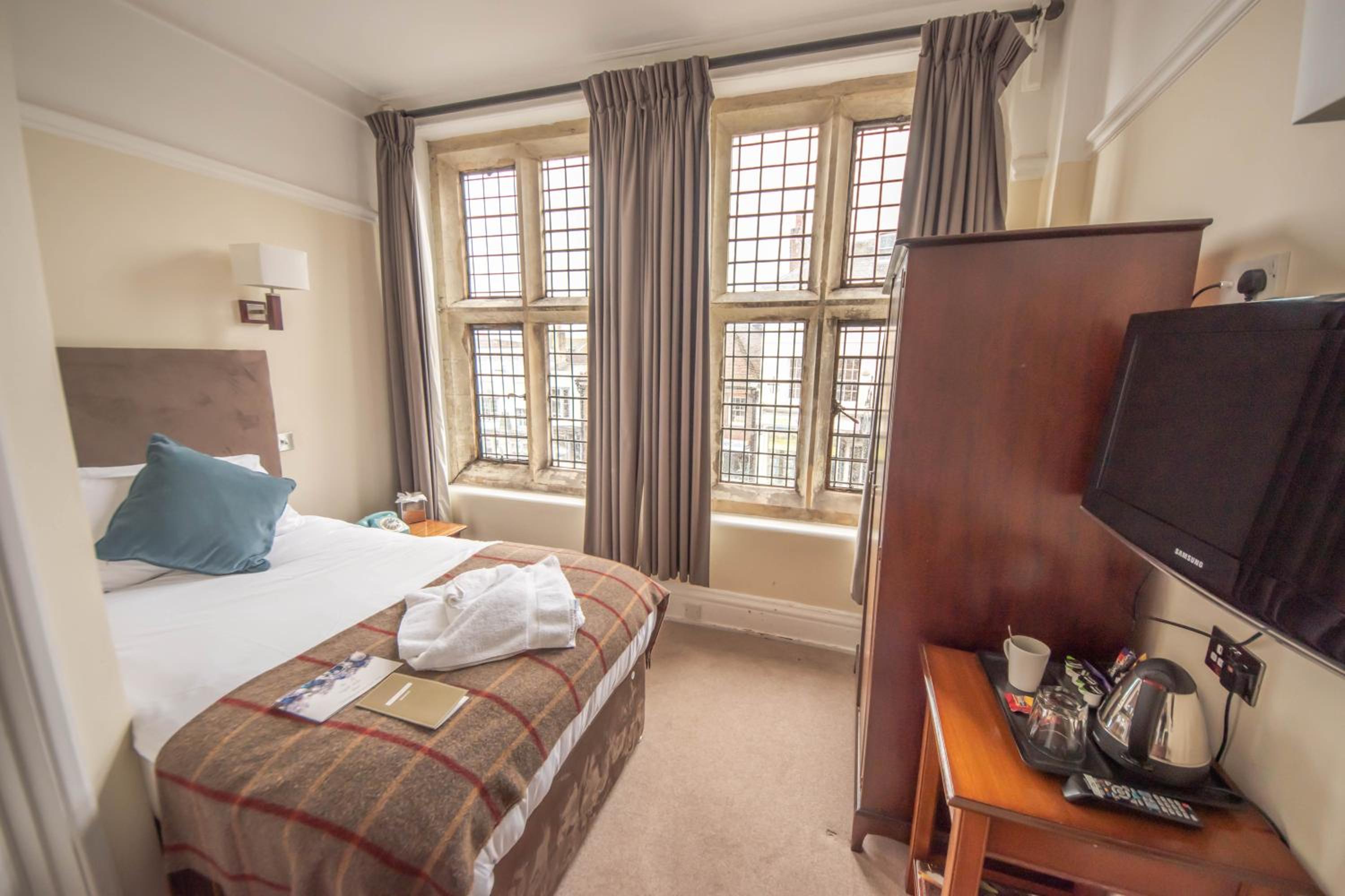Room, Single, Norfolk Arms Hotel 6/10
