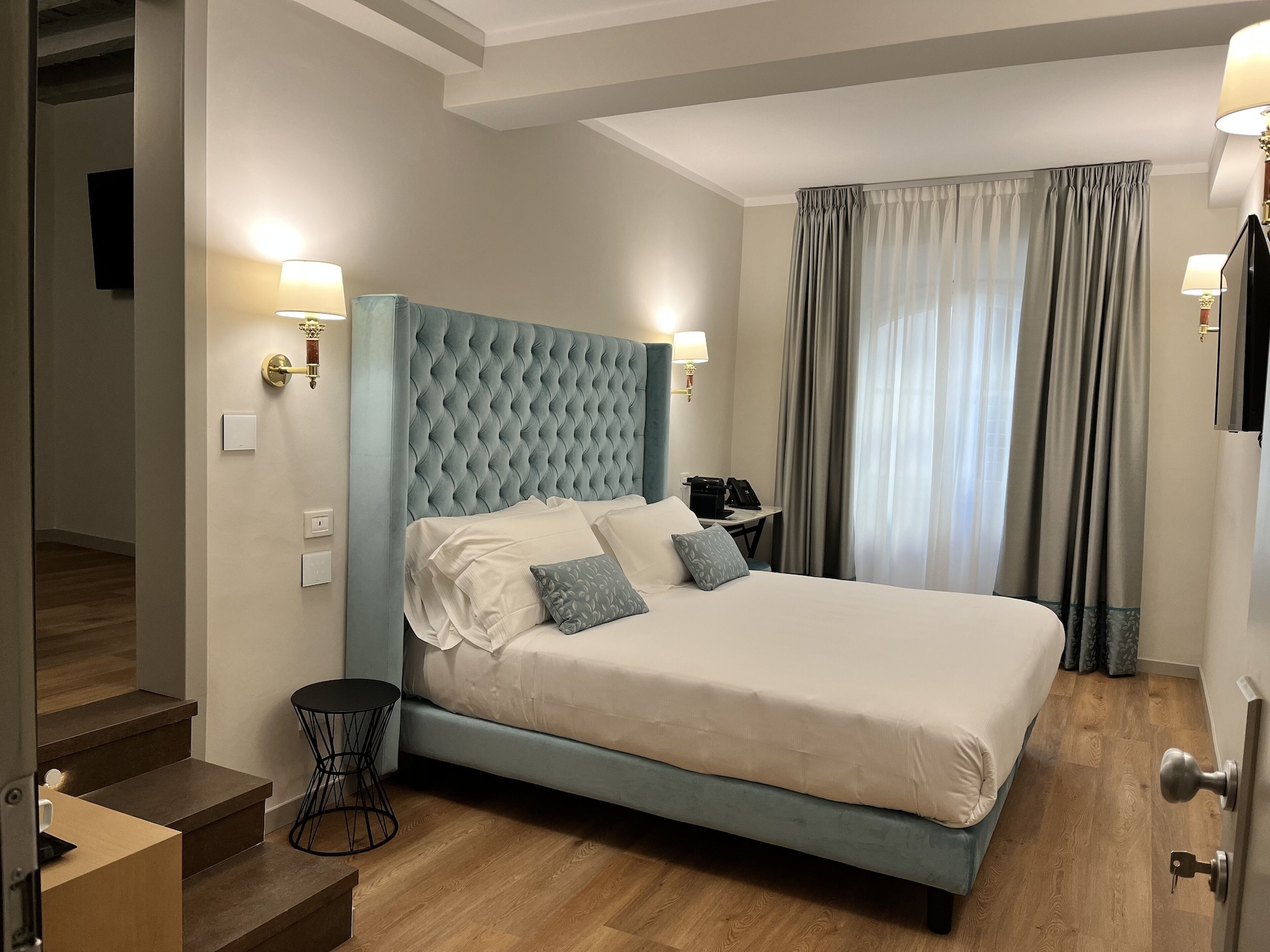 COMFORT, SUITE, KING BED