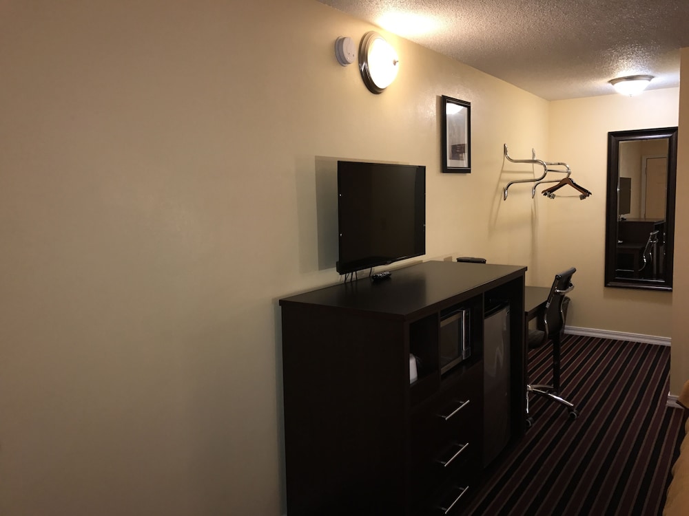 Budget Inn of America 53/65