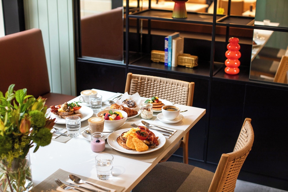 Holiday Inn Melbourne Bourke Street Mall by IHG 36/48