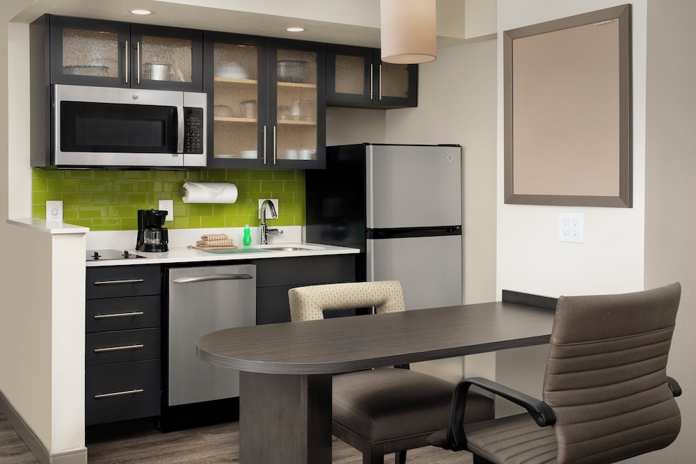 Candlewood Suites Alexandria West 54/58