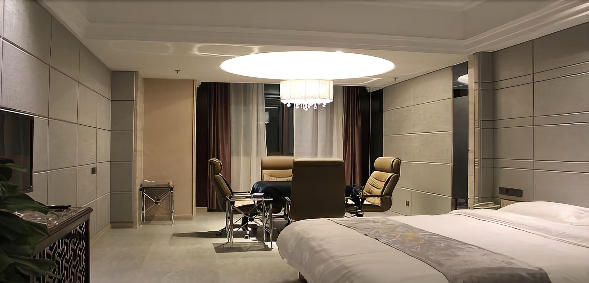 Junfu Hotel 8/24