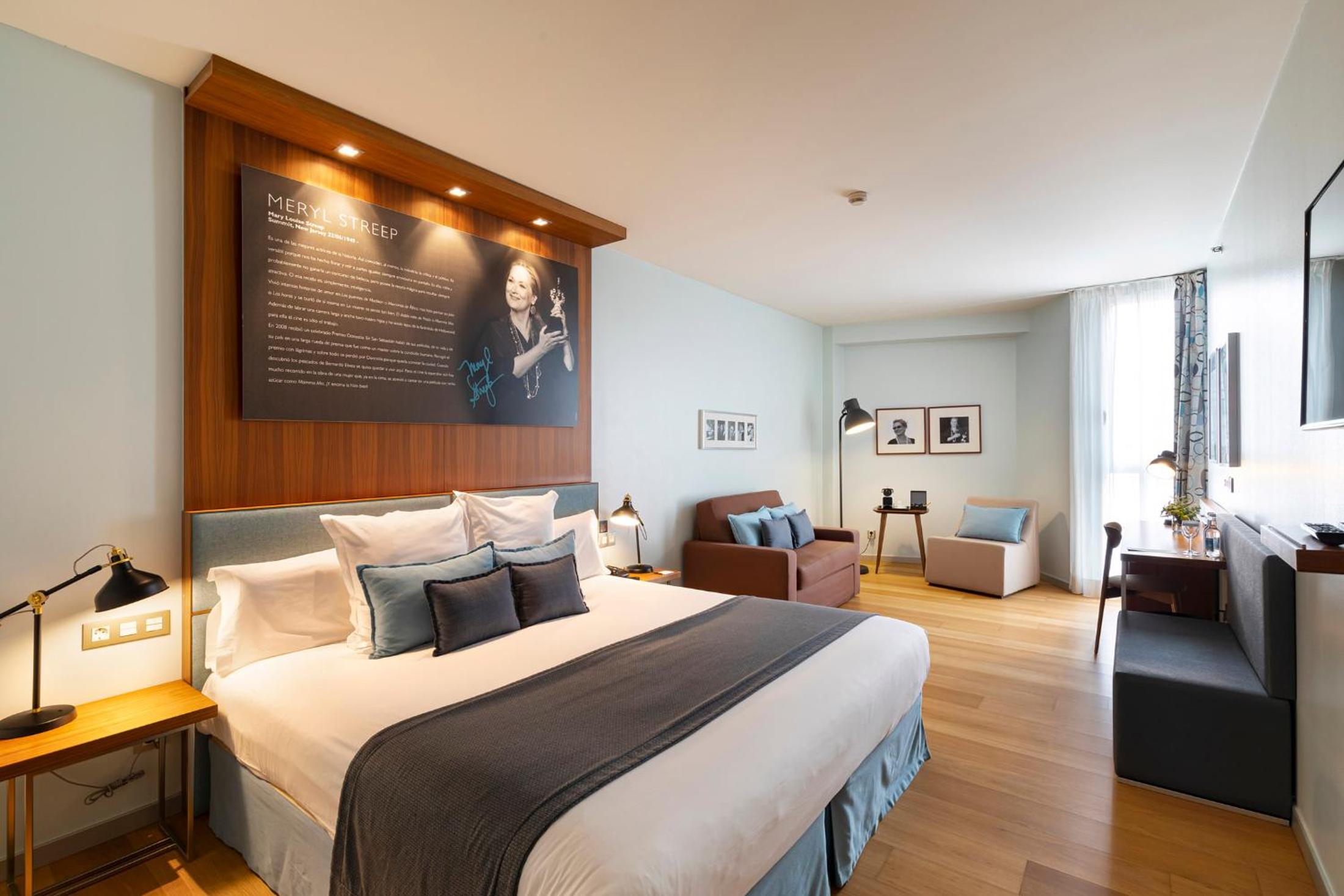 SUPERIOR, DOUBLE OR TWIN BED