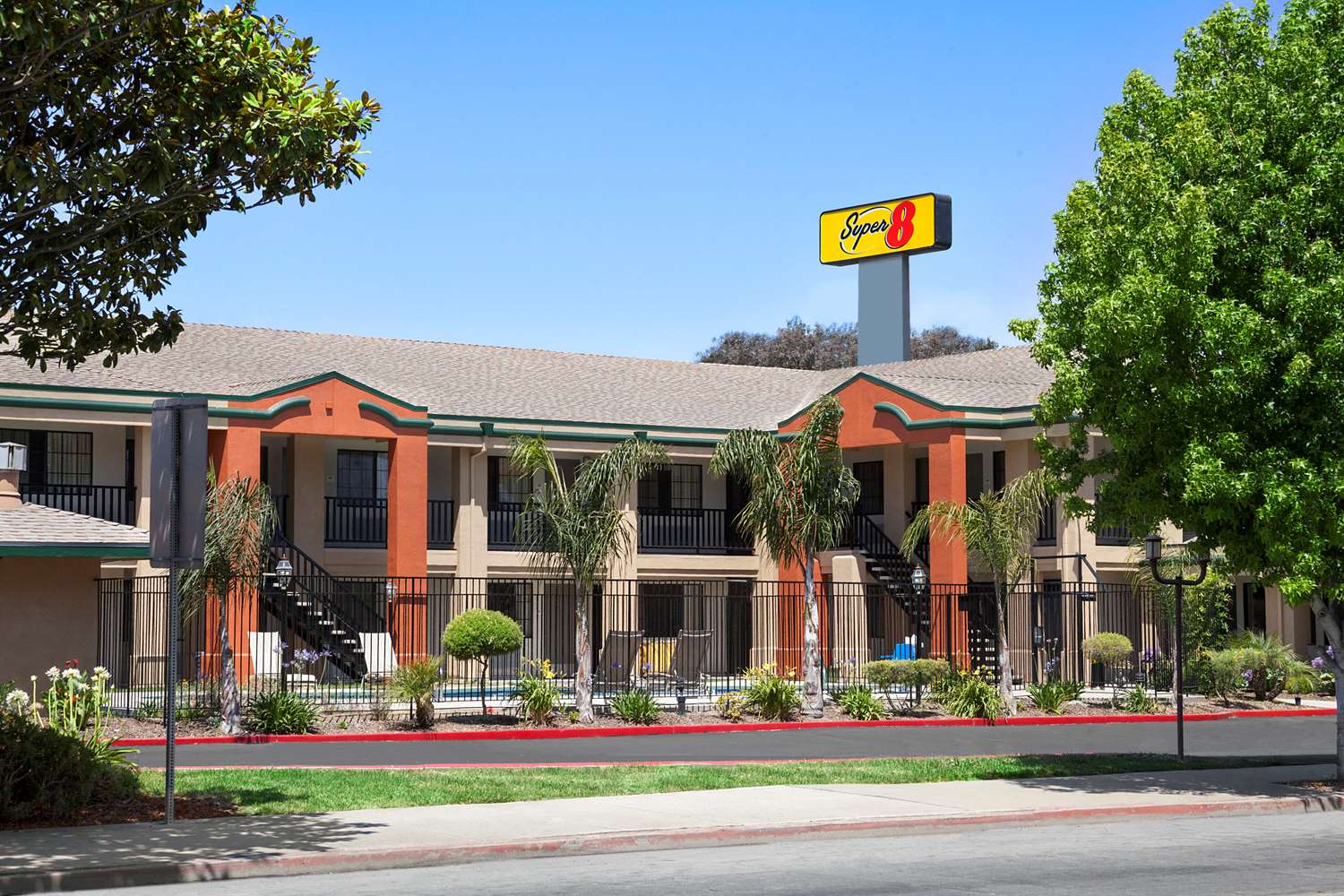 Super 8 by Wyndham Salinas 2/36
