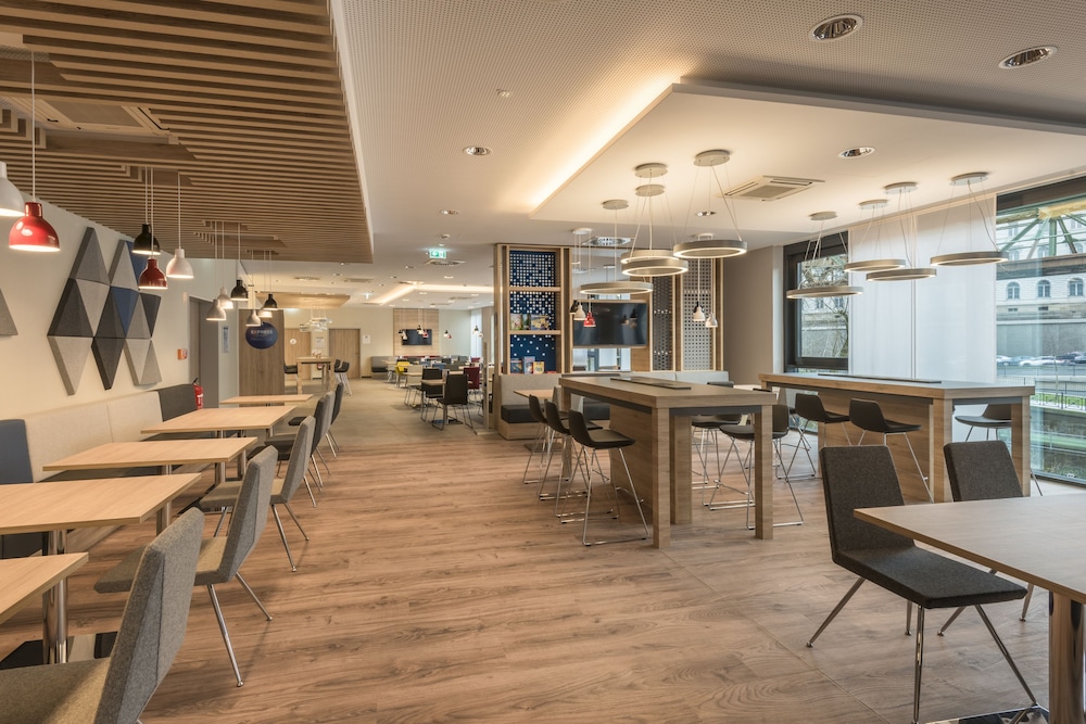 Holiday Inn Express Wuppertal Hauptbahnhof 45/58