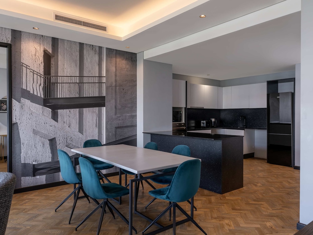 The Onyx Hotel 53/64