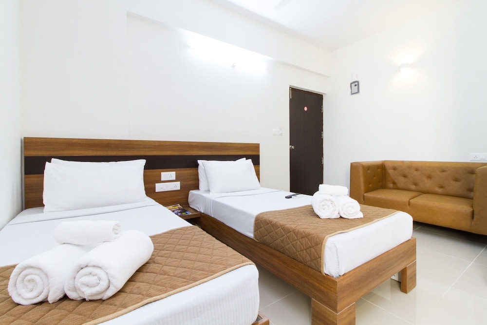 PREMIUM, TWIN BEDS, KITCHENETTE