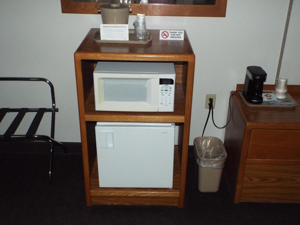 Fairbridge Inn Suites In Thorp Wi 42/47