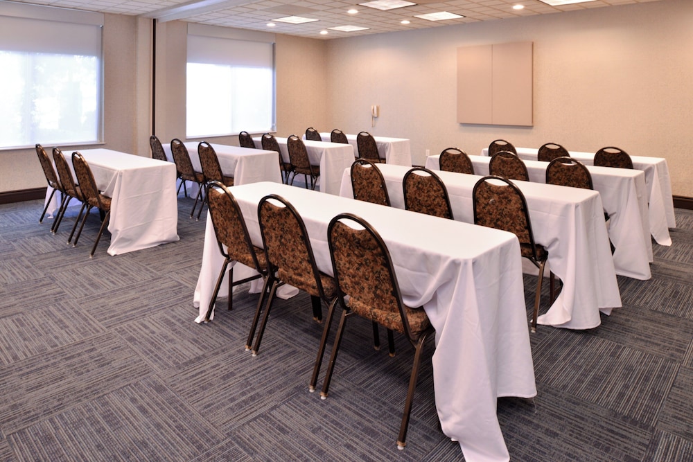 Holiday Inn Express Portland West/hillsboro, An Ihg Hotel 60/73