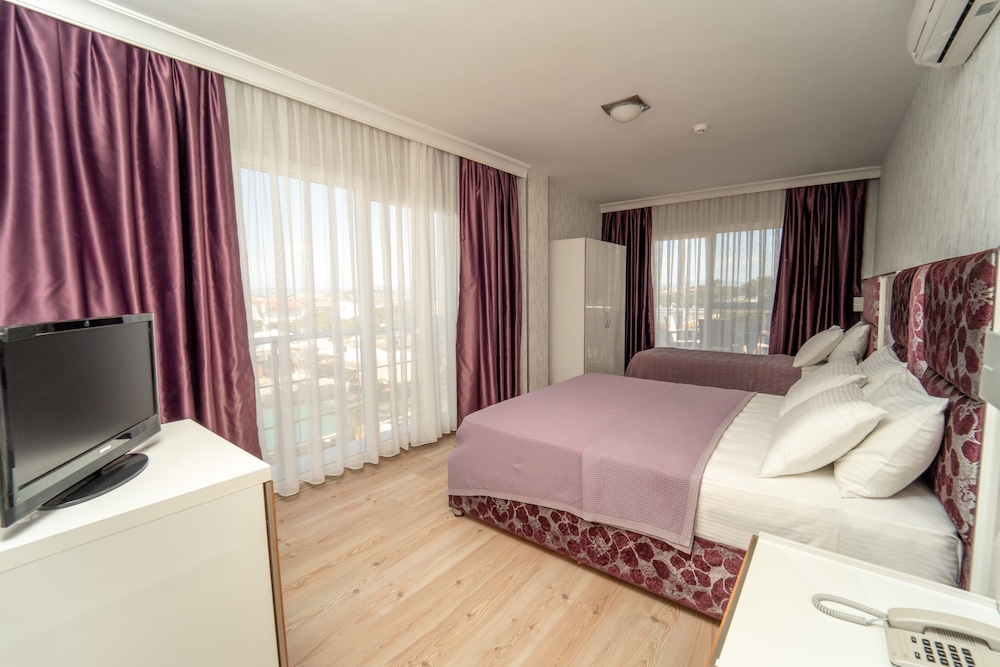 ROOM, TRIPLE