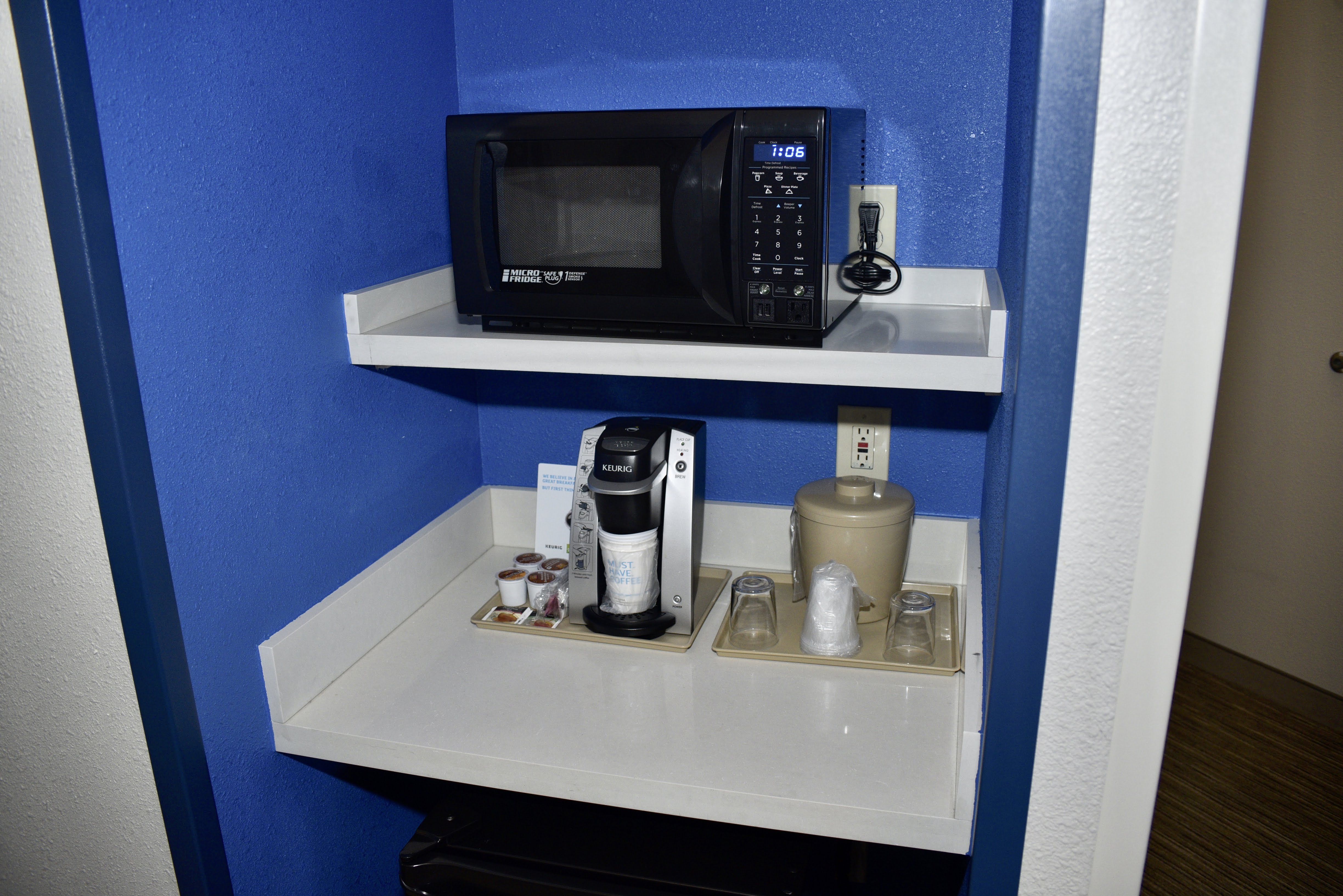 غرفة بسريرين كوين لذوي الإعاقة