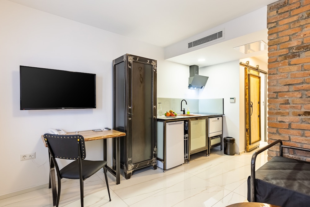 Villa Pera Suite Hotel 72/81