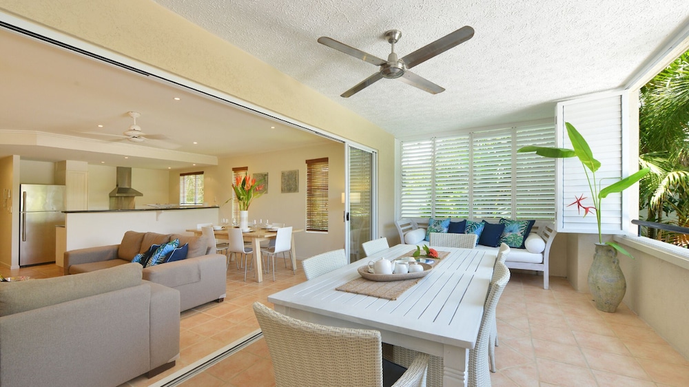 Cayman Villas Port Douglas 7/16