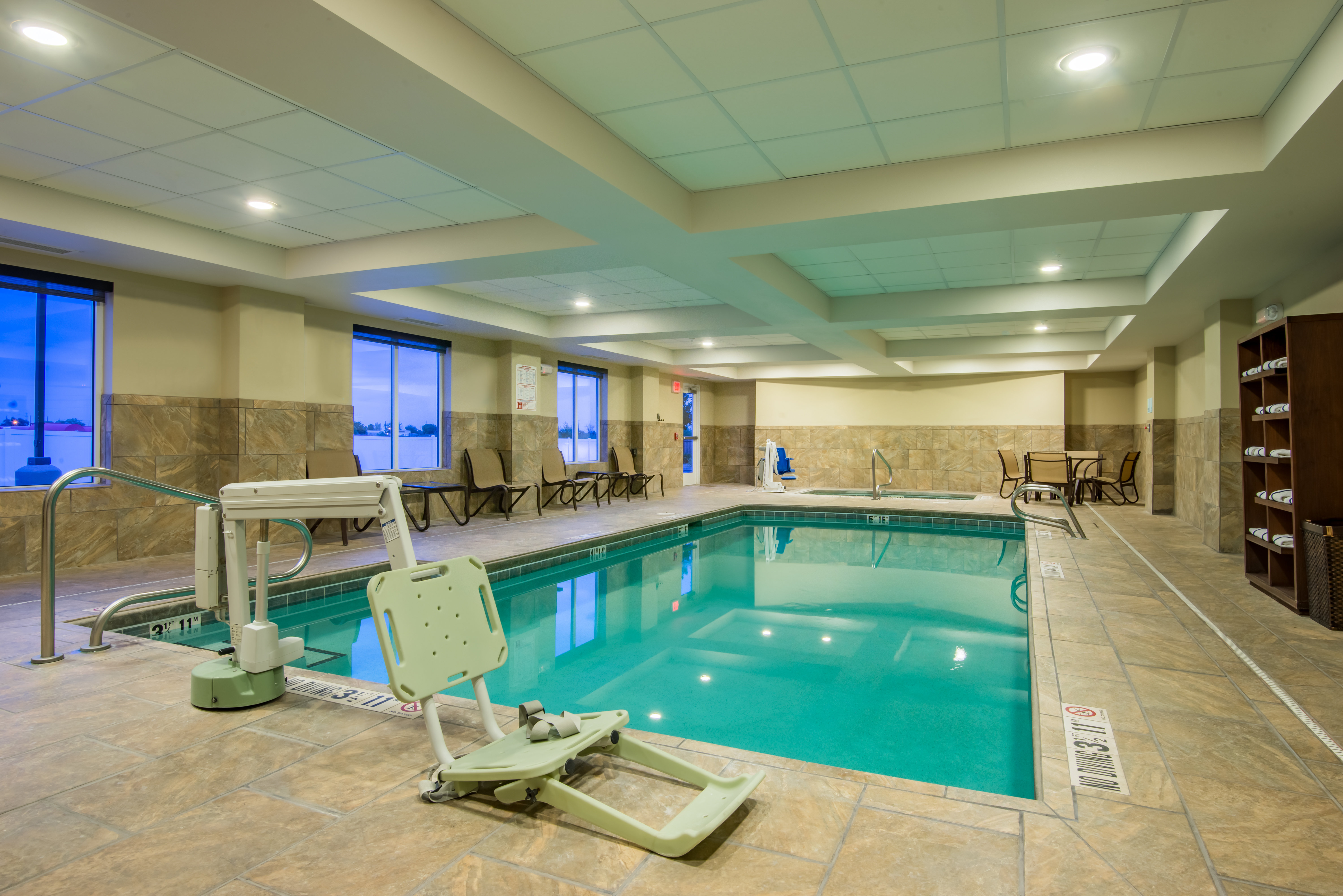 HOLIDAY INN EXPRESS HOTEL &amp; SUITES HOBBS 16/23