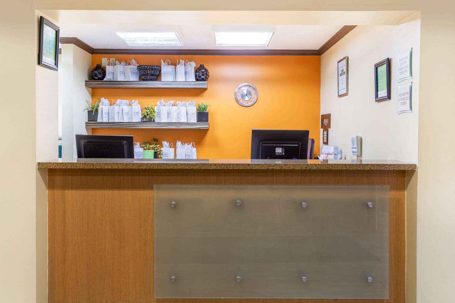 La Quinta Inn & Suites by Wyndham Chicago Tinley Park 11/47