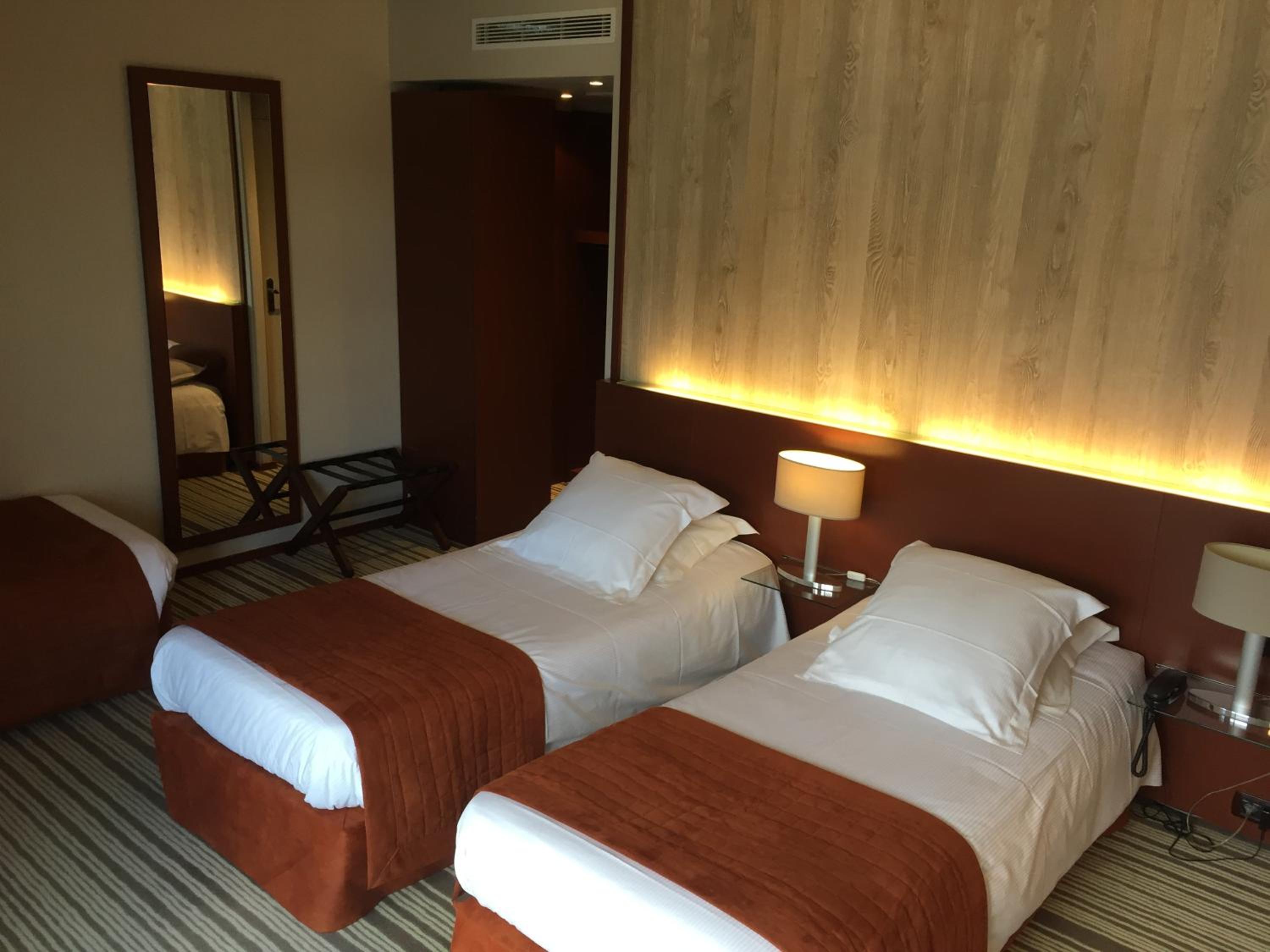 Room, Triple, Harbour Side، Hotel Du Casino 5/8