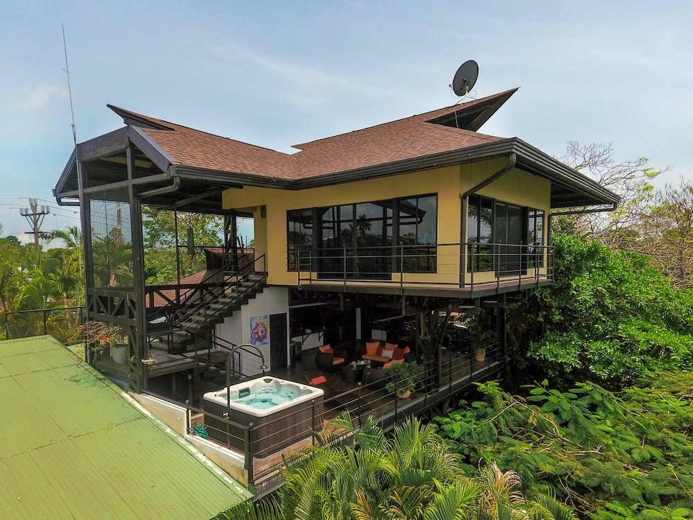 Tulemar Resort 5/77