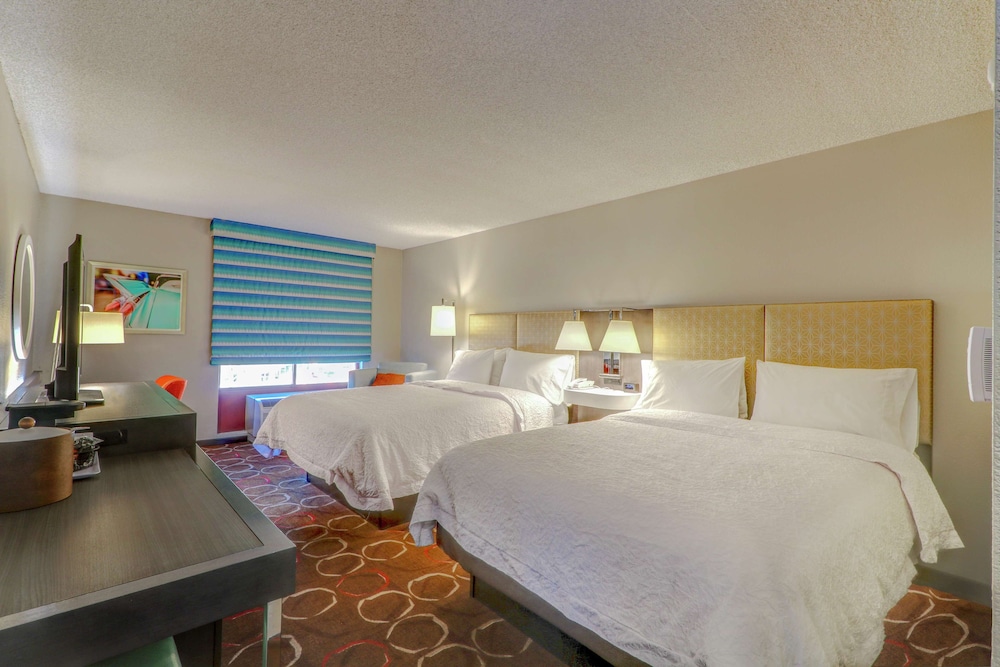 Hampton Inn Tropicana 14/30