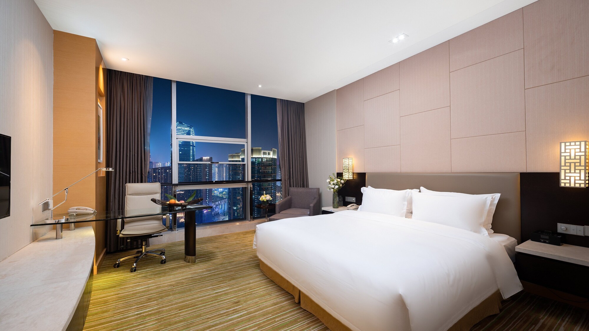 غرفة قياسية بسرير كينج في طابق مرتفع