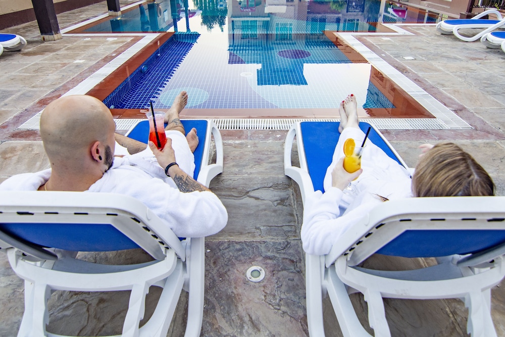 Mughal Suites 16/50