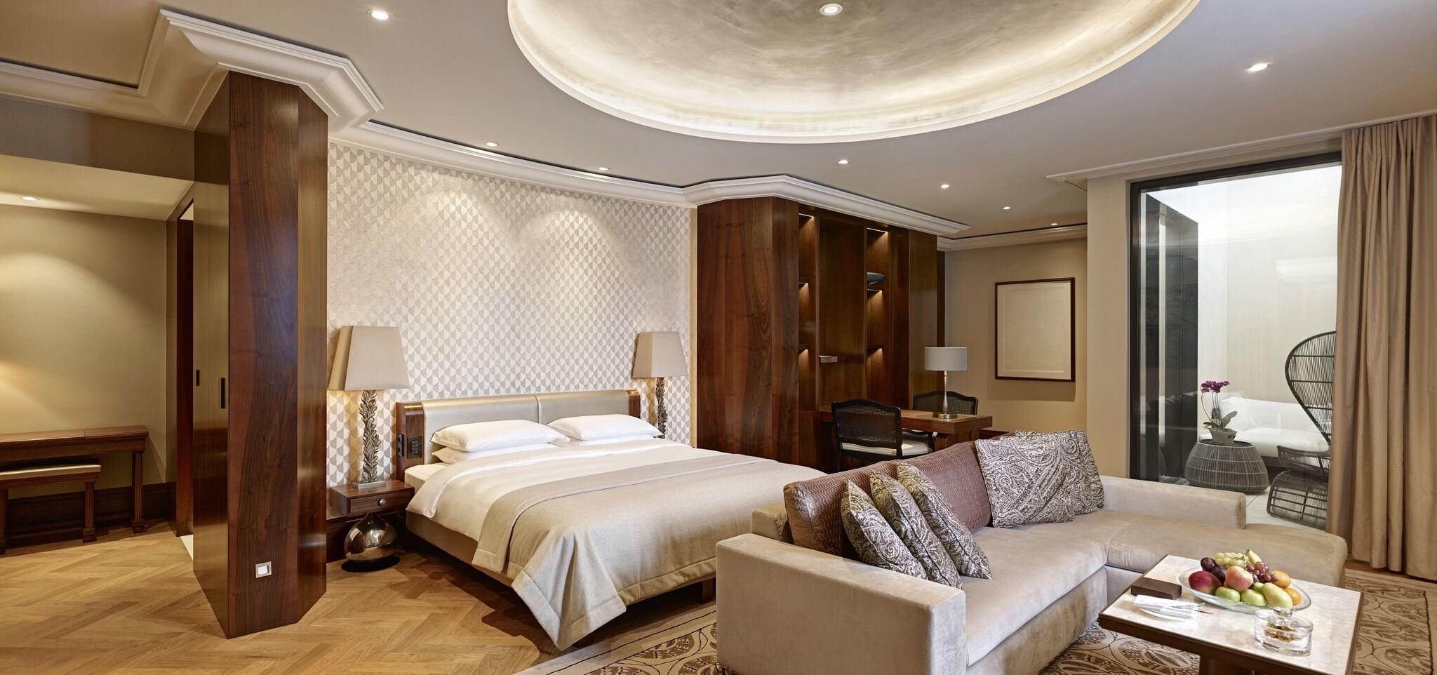 Ambassador, Suite
