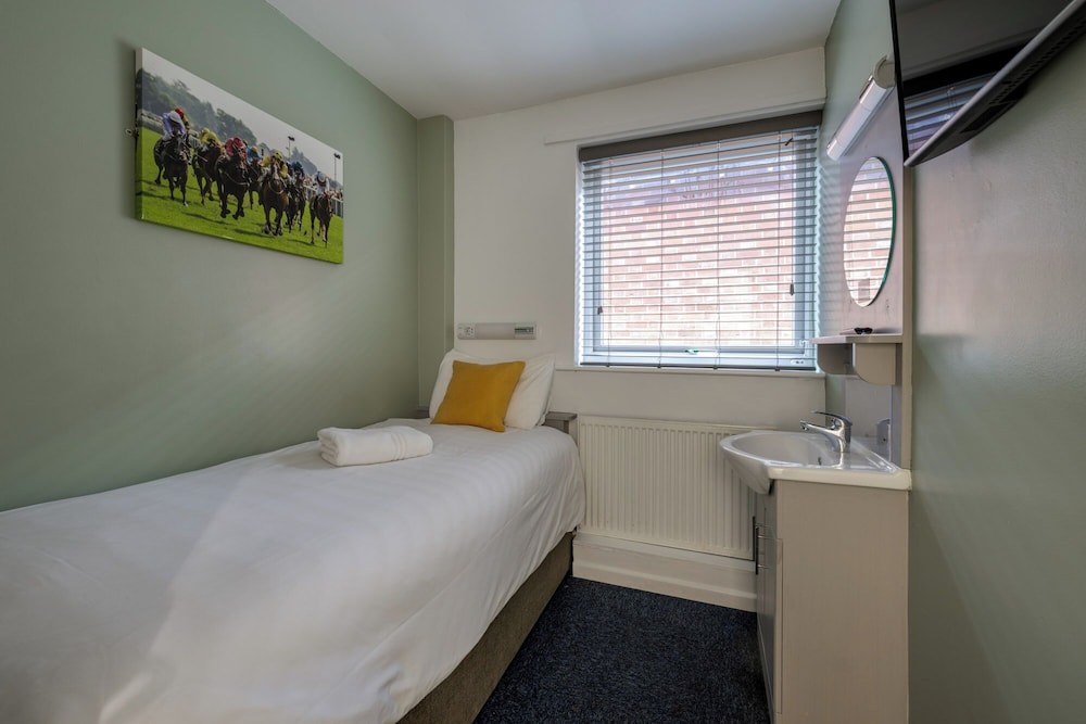 Stableside At York Racecourse 15/50